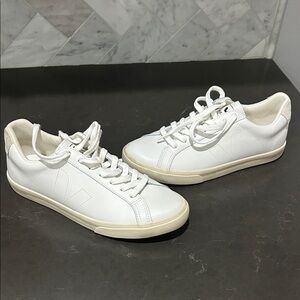 Veja Esplar Leather Unisex